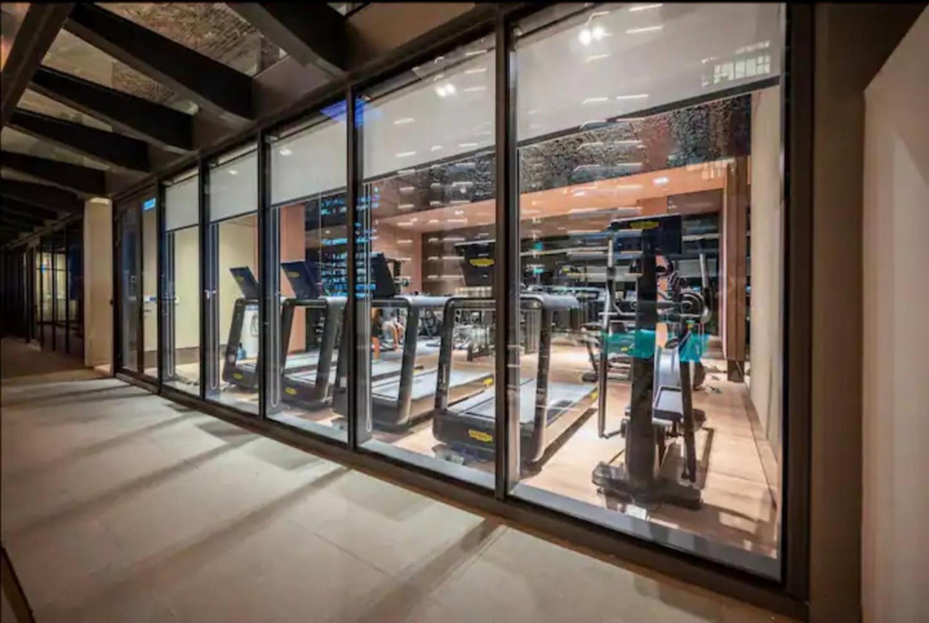 The Metropole -Complex "Opera, Crest, Galleria " -Free Pool-Gym-Sauna Room-Yoga Room Πόλη Χο Τσι Μινχ Εξωτερικό φωτογραφία