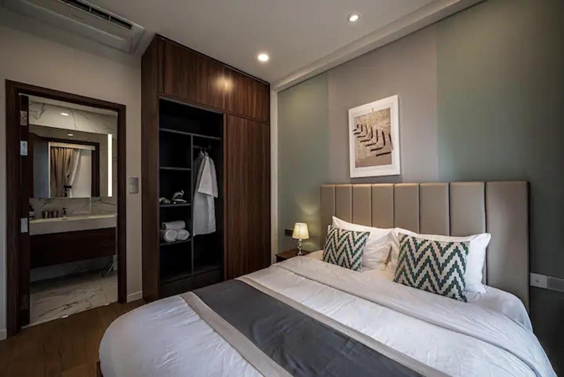 The Metropole -Complex "Opera, Crest, Galleria " -Free Pool-Gym-Sauna Room-Yoga Room Πόλη Χο Τσι Μινχ Εξωτερικό φωτογραφία